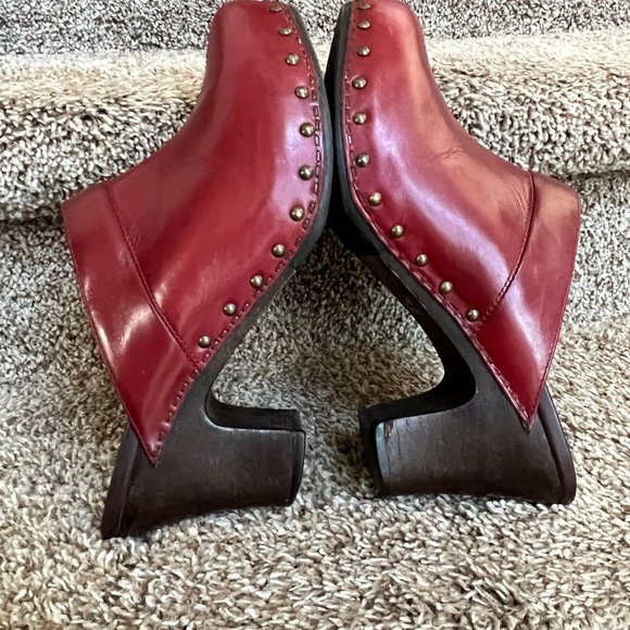 Dansko Women's Burgundy Leather Clogs. - Picture 9 of 12